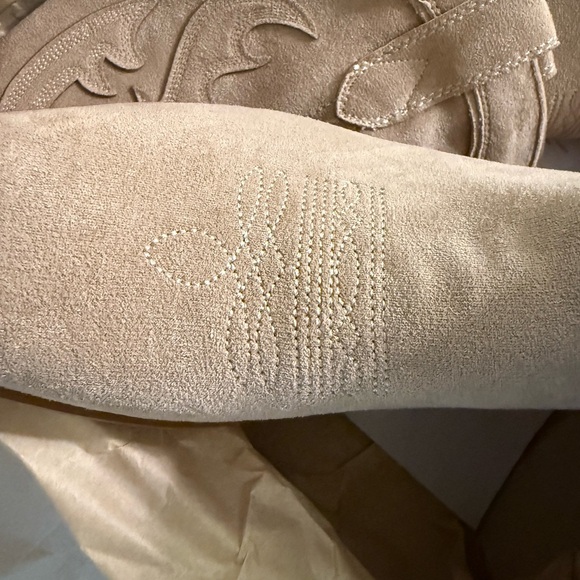 Altar'd State -Miracle miles- Beige Suede cowboy Boots - Picture 4 of 6